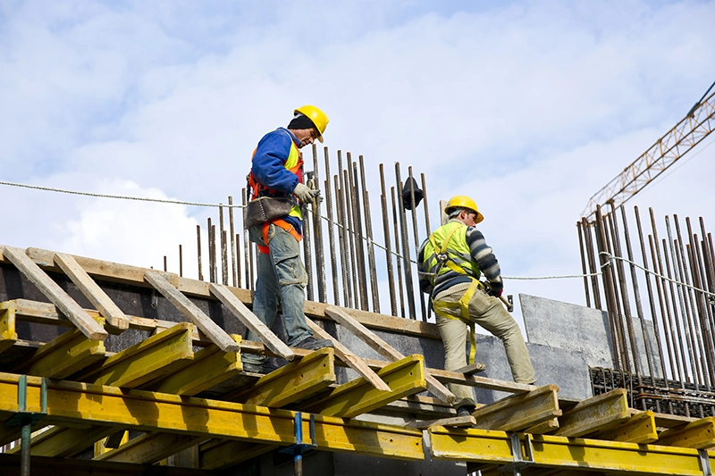 Delivering Construction Projects in Regional and Remote Australia — HelpCon construction blog cover